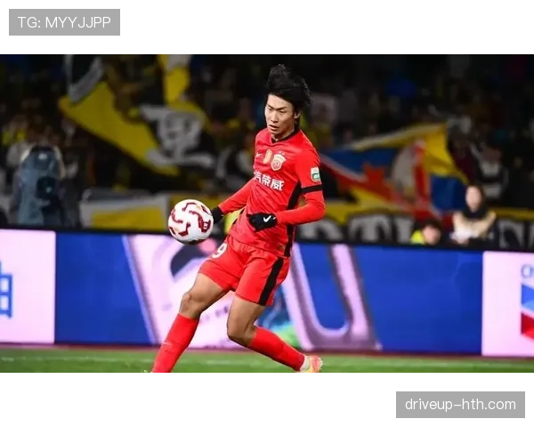 足球新星闪耀贡献榜：青春力量助推球队争冠冲刺