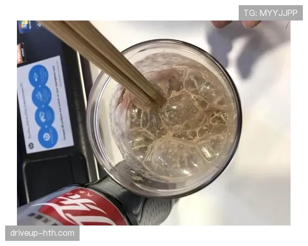 汪顺家的冰箱里塞满蛋白粉，连饮料都按毫升算