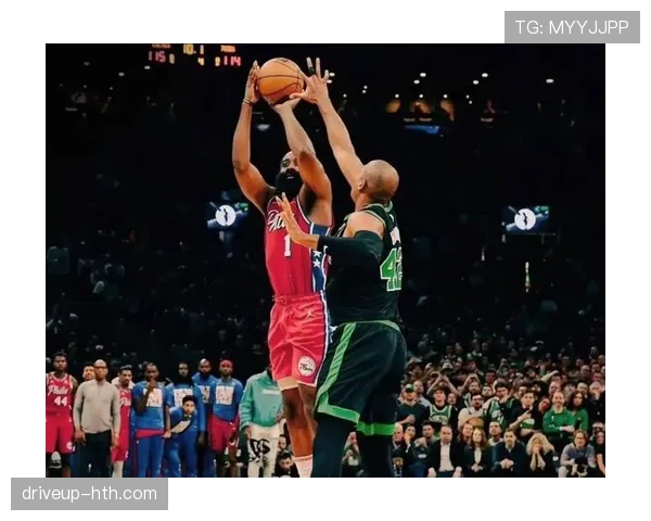 杰伦·布朗挡拆拉开空间效率超哈登，推动球队攻防转换提升