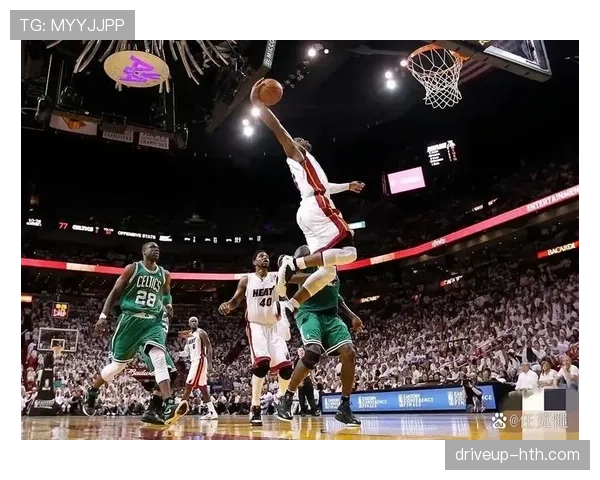 韦德关键战无球跑动制造错位，主导热火进攻节奏